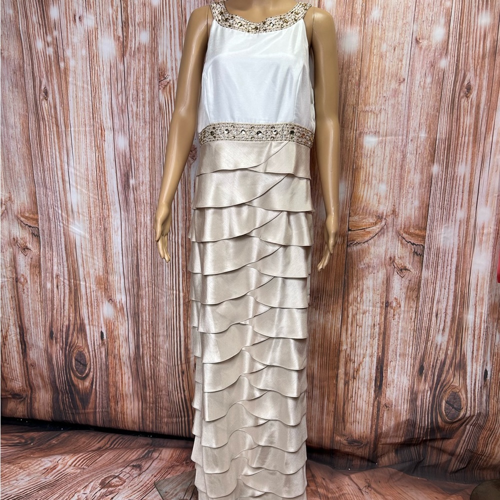 Jessica Howard Plus Size Beaded Formal Long Dress